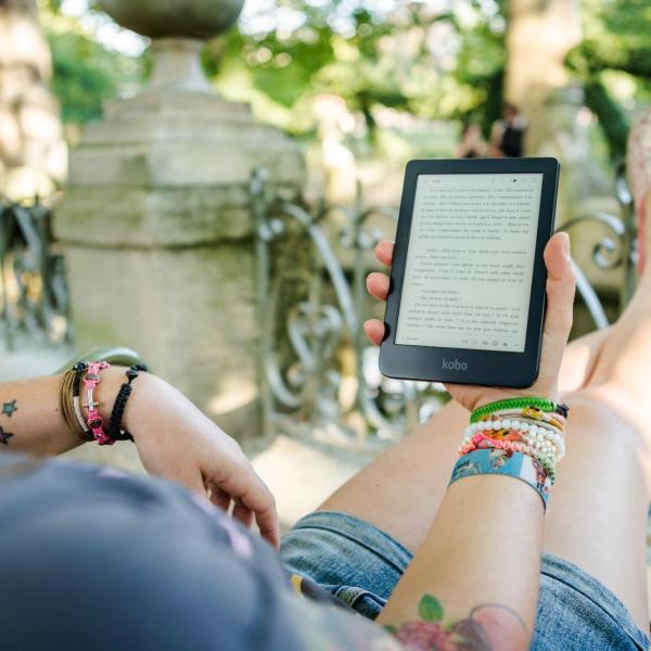 A woman using a Kindle