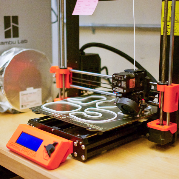 3D printing machine in the DMC