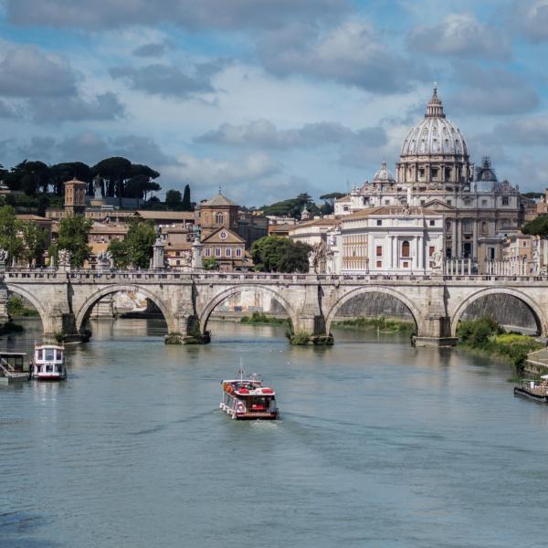 Ponte Sant'Angelo by Nicolas Hoizey is licensed under CC BY-NC-SA 2.0