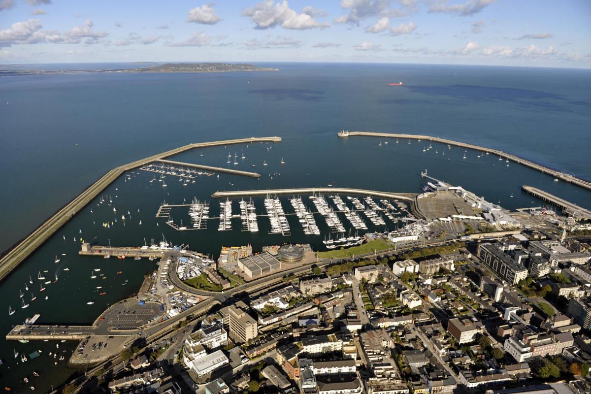 Dunlaoghaire Harbour by PaulODonnell is licensed under CC BY 2.0
