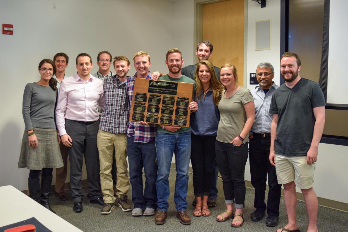 A group of students and faculty.
