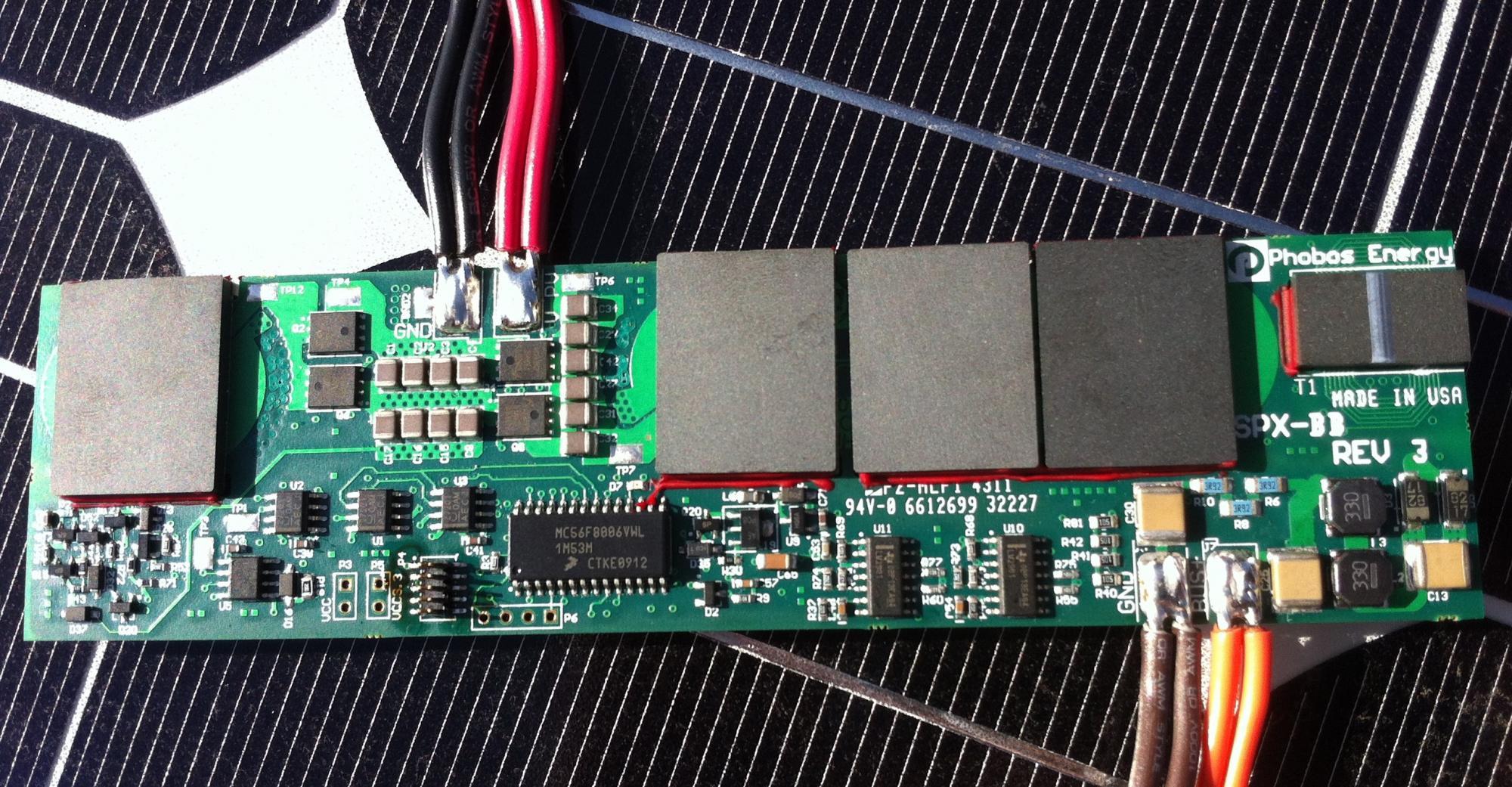 A BIPV 250 W boost converter