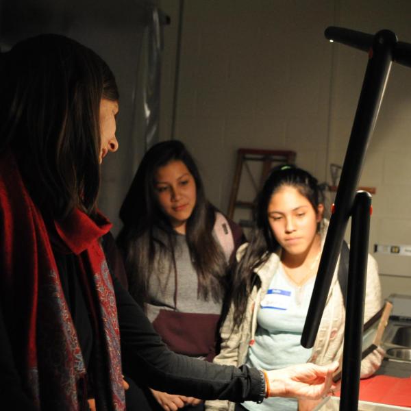 Juliet looking at holograms with the students.