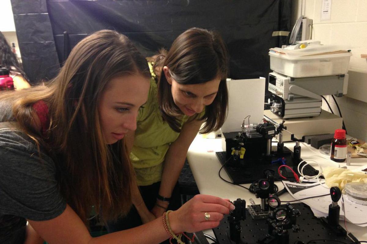 Juliet showing Emma an interferometer.