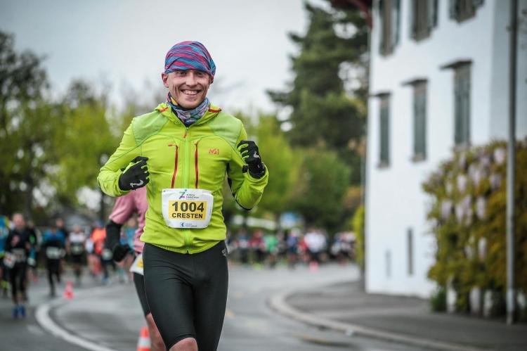 Cresten Mansfeldt running in a marathon in Zurich