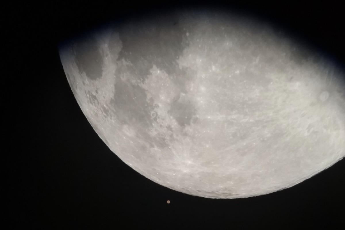 Photo of the Moon and Mars during an occultation