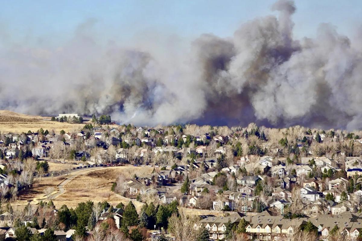 Wildfire smoke over neighborhood