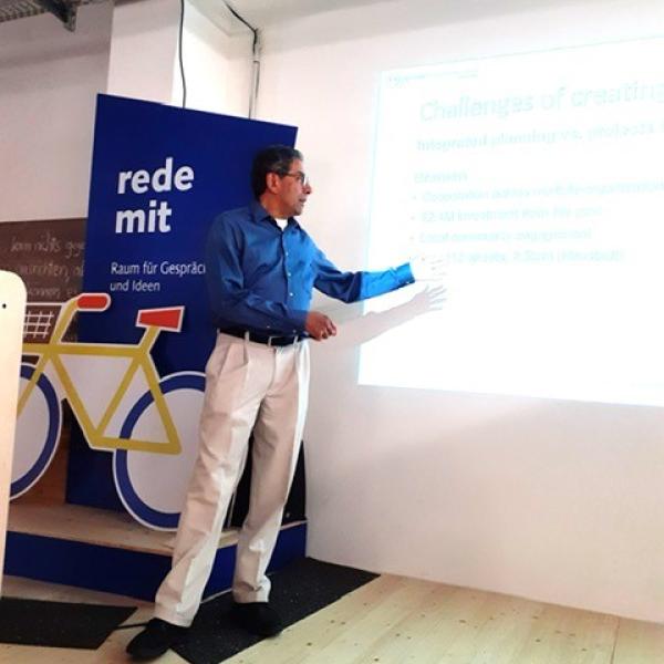 Leeds School of Business Professor G. 'Ravi’ Ravishankar presents to Global Ambassadors in Bremen, Germany