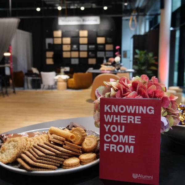 Knowing where you come from and where you are going is halfway there! Your final goal is at your fingertips. Uni Bremen always has delicious snacks on the way to success! Photo courtesy of Bremen University.