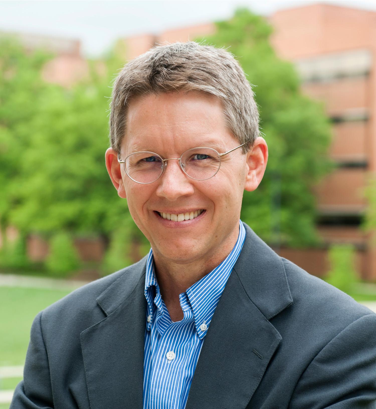 Mike Summers headshot