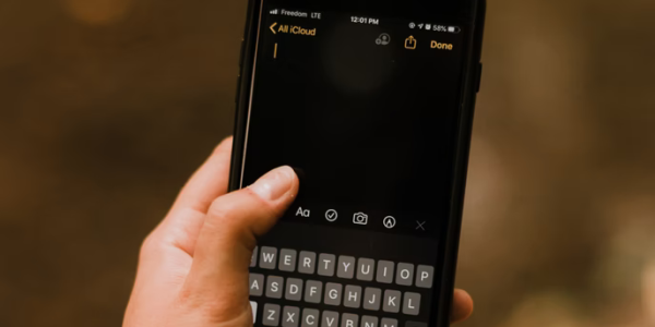 Photo of a person starting to type a new note in their Notes app on their phone.