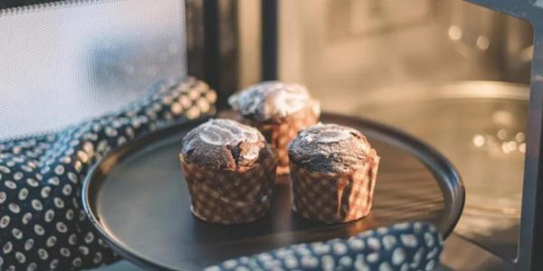 muffins and a microwave