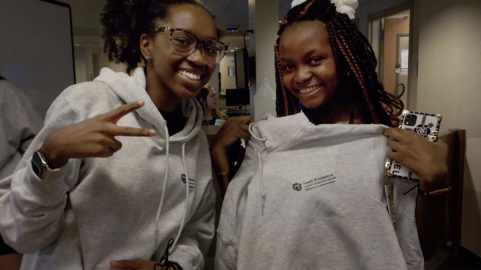 Hoodies F21 2 young women