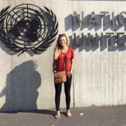 lindsey in front of UN building