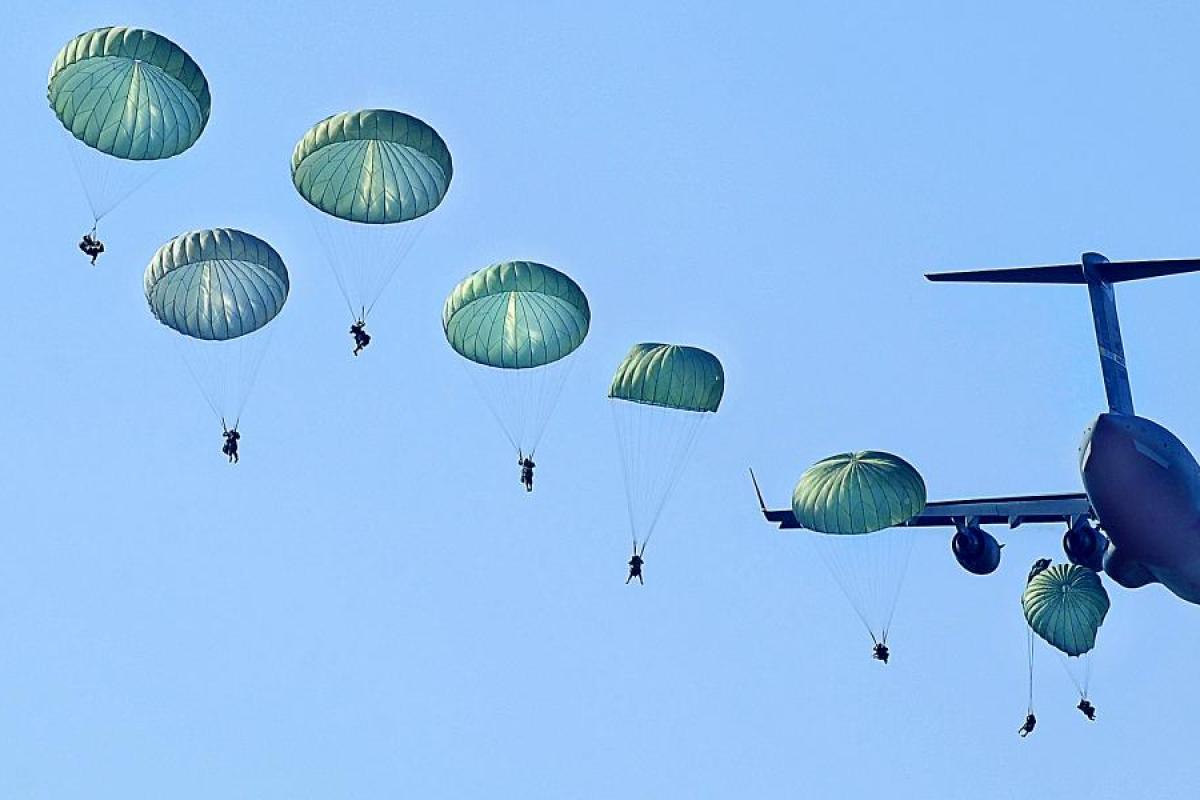 paratroopers