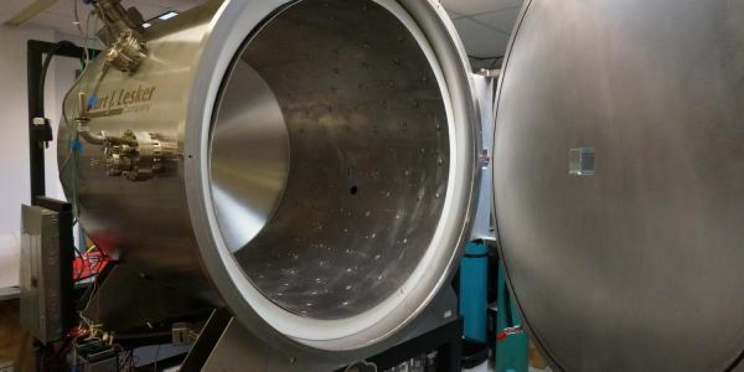 Thermal vacuum chamber