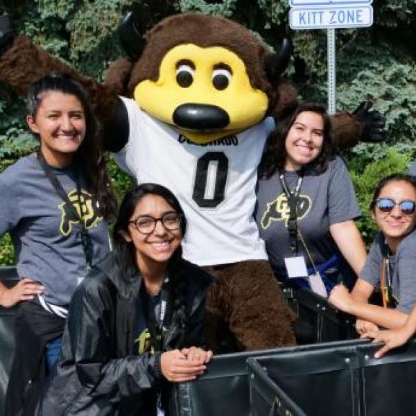 Fall Welcome move in volunteers with Chip