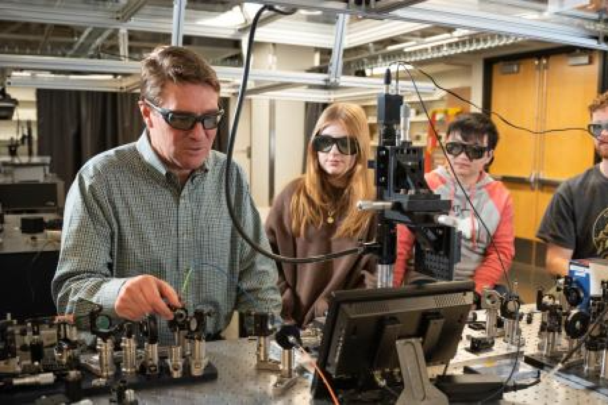 Scott Diddams and students in laboratory
