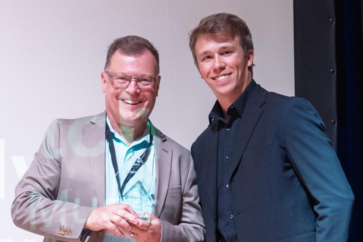 Jeffrey Nytch receives the 2025 Frank Moyes Award from Harris Cunningham