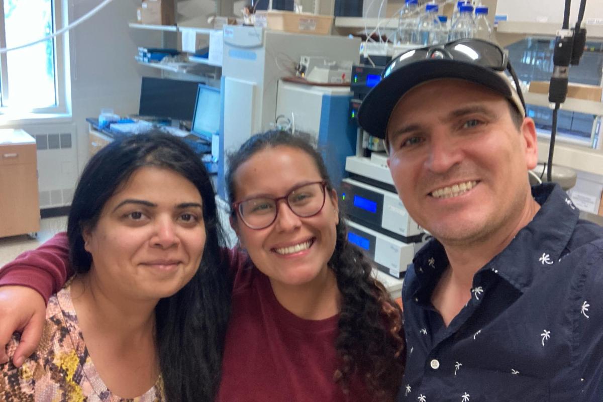 Lab manager Nadia Dildar, new PhD Lina Pérez-Angel, and Julio Sepúlveda in the Organic Geochemistry Lab during a farewell party for Nadia and Lina