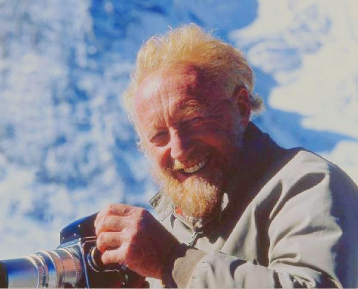 Jack D. Ives, montologist, taking photographs in the Pamirs with his medium format Hasselblad, 1993. Photo: Hortonio, CC BY-SA 4.0, via Wikimedia Commons