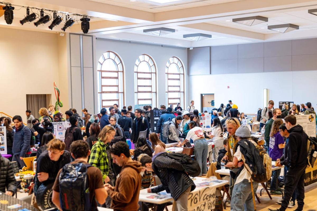 picture of spring involvement fair featuring many students exploring opportunities