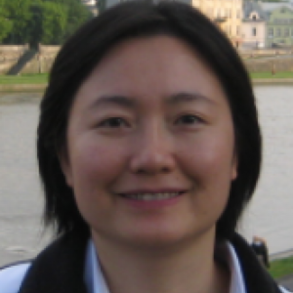 Qin Lv portrait outside 