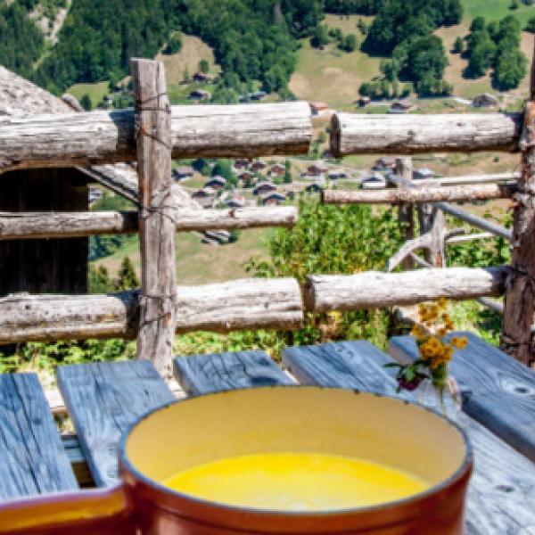 Fondue pot on piccnic table