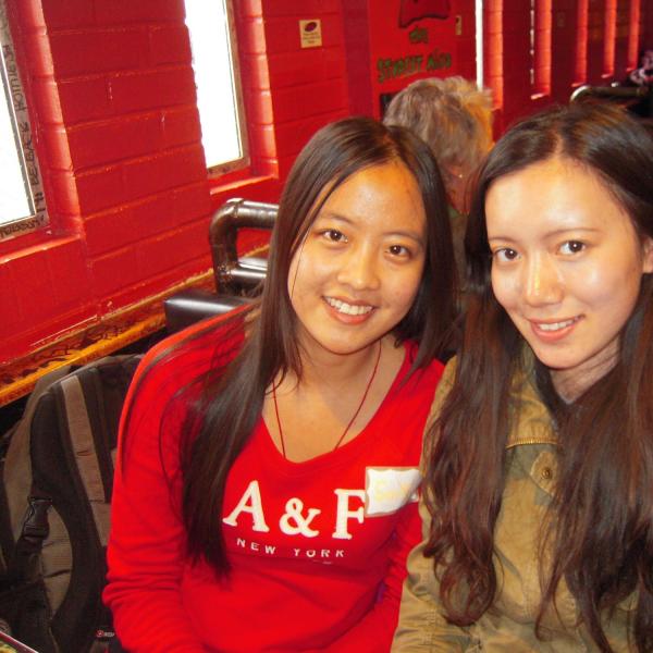 Two BFIS students at restaurant booth