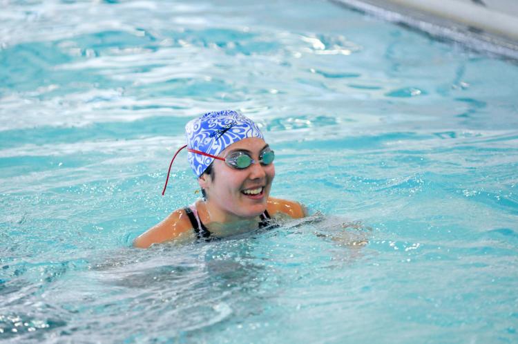 A girl swimming with goggles on