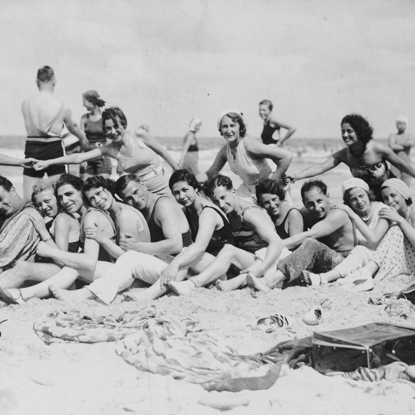 Ashkenazi Program image of people on beach