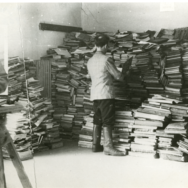 Jewish workers sorting through books in Vilna (image from YIVO)
