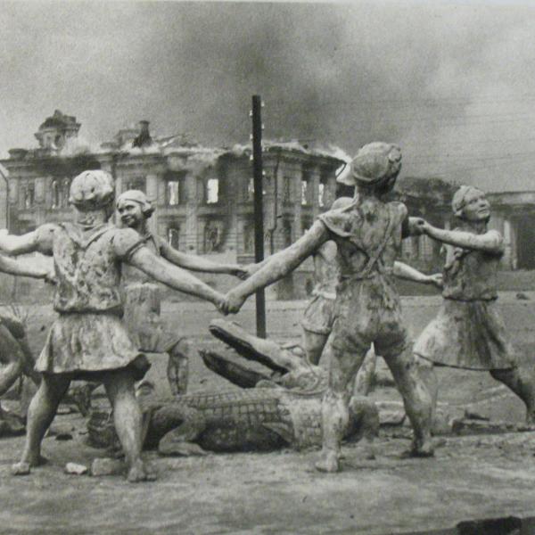 Emmanuel Evzerikhin, Russian (1911-1984), Memories of a Peaceful Time, Stalingrad, 1943, gelatin silver print, 9 x 15 inches. Loan from Teresa and Paul Harbaugh. Photo: CU Art Museum. © Emmanuel Evzerikhin / PhotoSoyuz