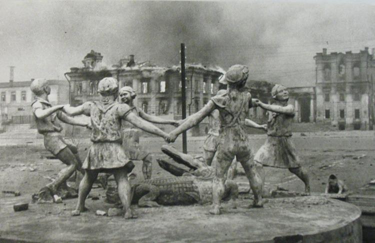 Emmanuel Evzerikhin, Memories of a Peaceful Time, Stalingrad, 1943