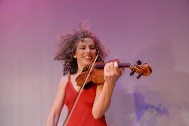 Alicia Svigals performing on violin