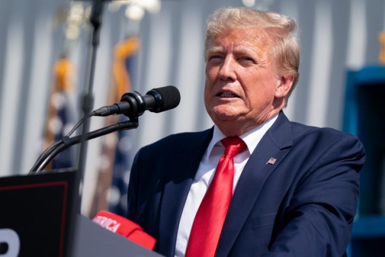 Trump_podium2