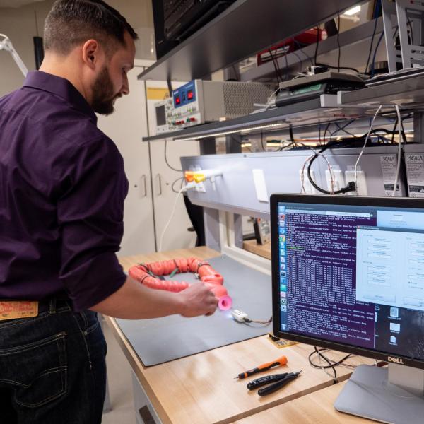 Greg Formosa working with the Endoculus Robot in the AMTL.