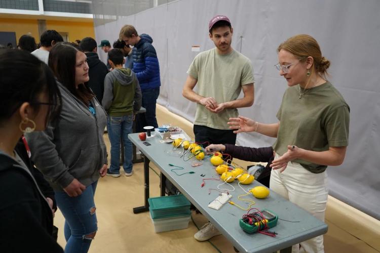 We had lots of fun at CU Boulder's 2023 EEE Fair doing battery demos for middle schoolers!