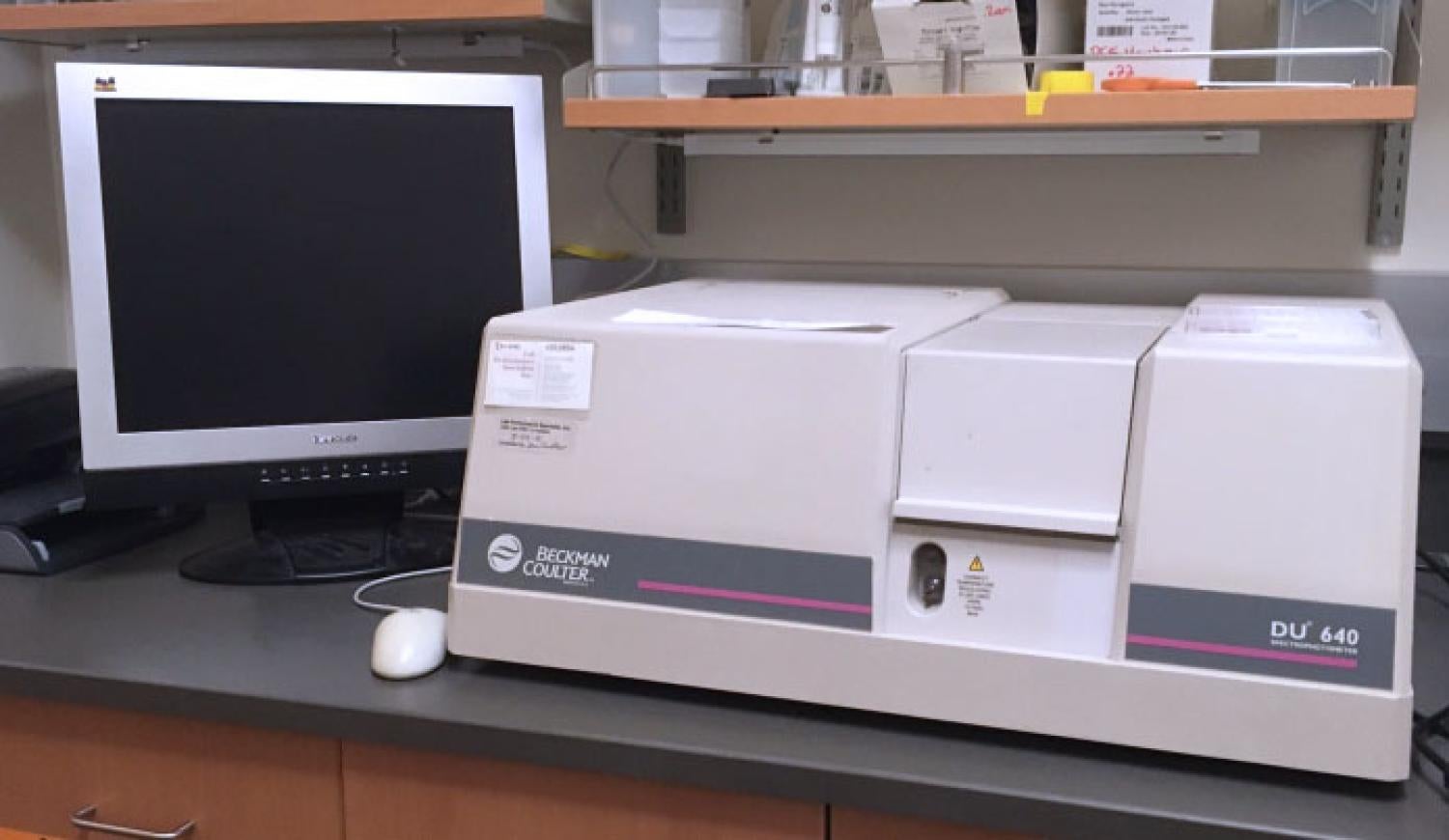 Beckman DU 640 Spectrometer
