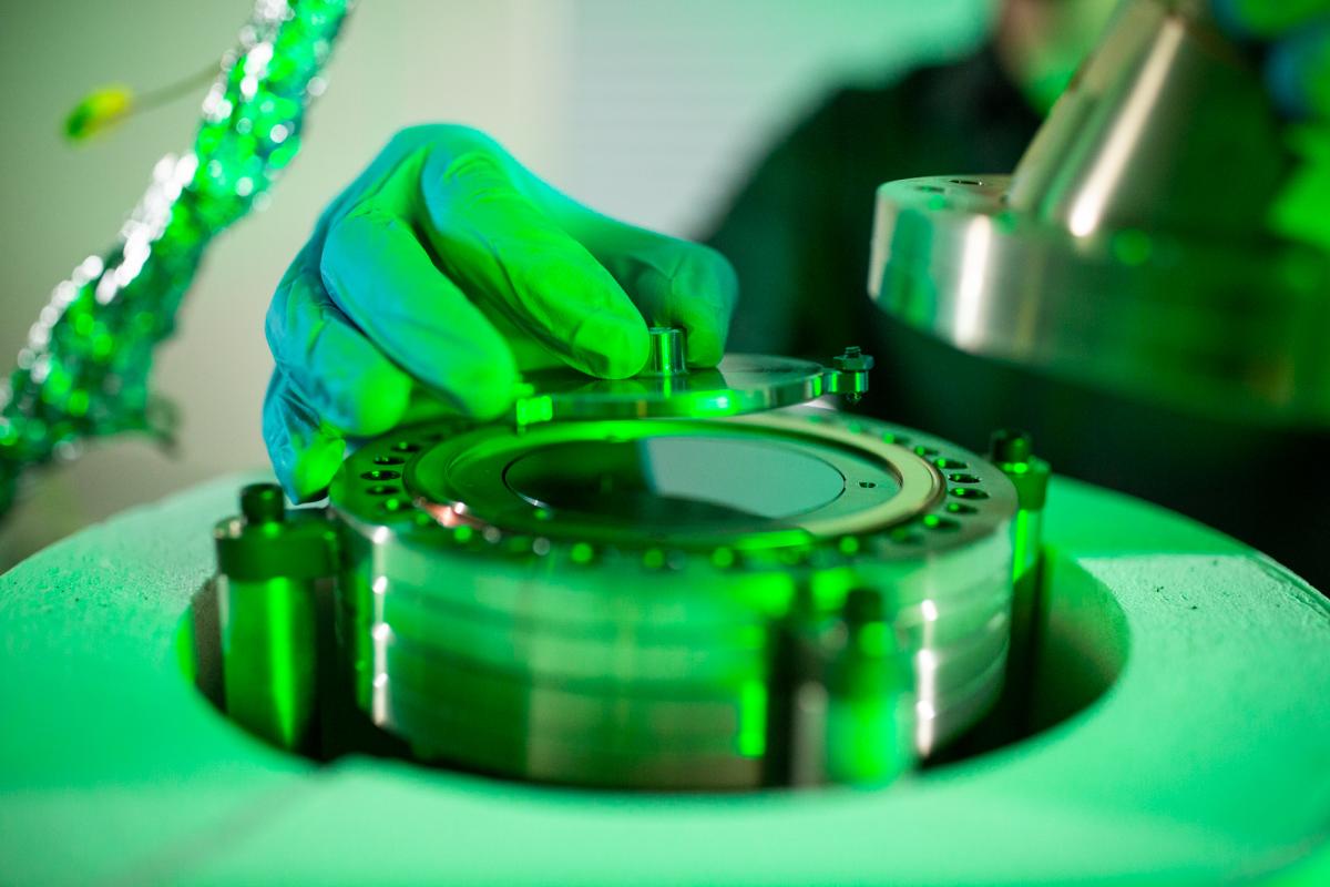 Thin-Film Stress by Wafer Curvature Measurement In Situ ALD, ALE; University of Colorado at Boulder, Steven M. George Research Group; Atomic Layer Deposition, Atomic Layer Etching