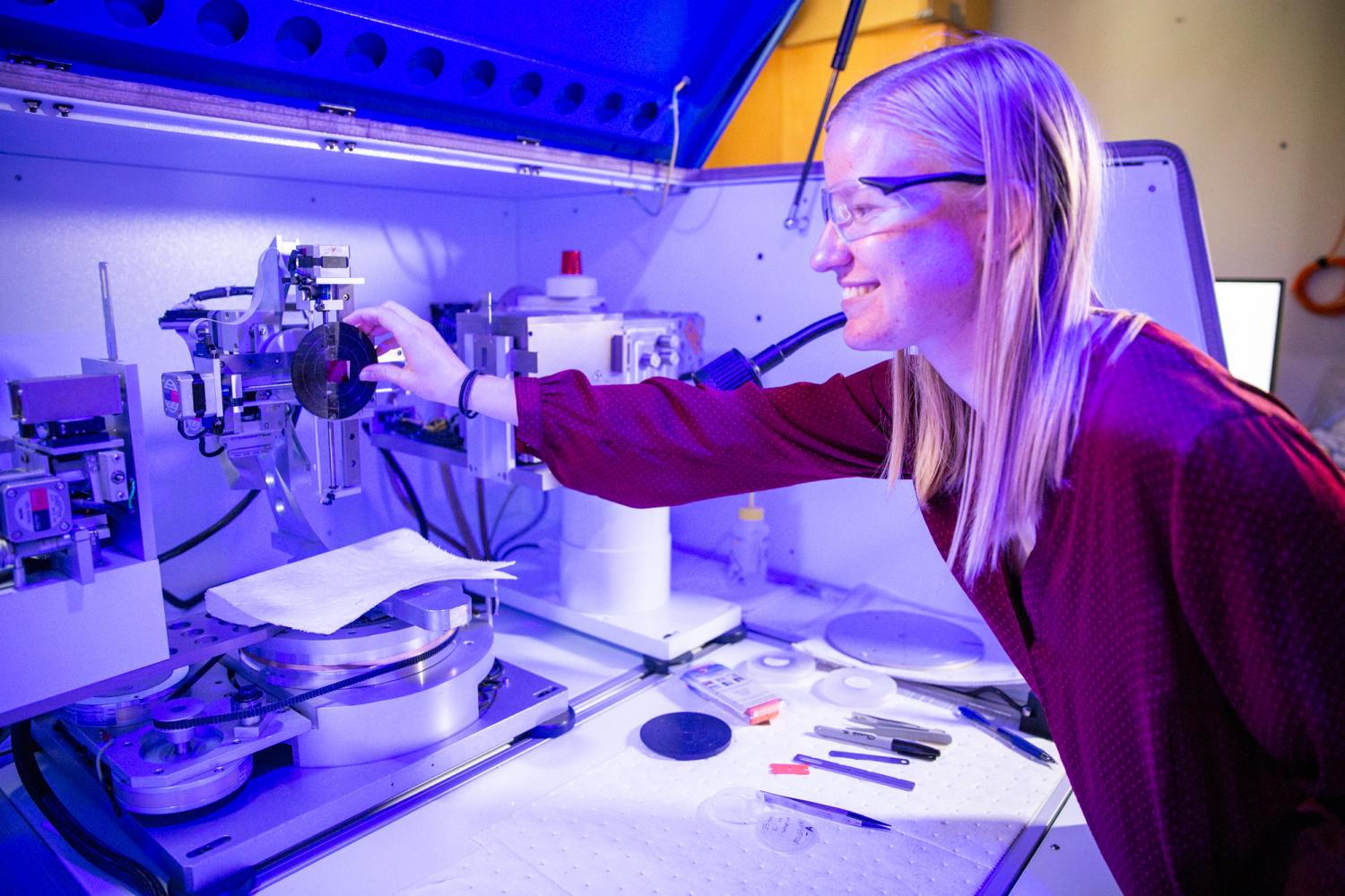 Jessica Murdzek at the XRD, XRR; X-Ray Diffraction, X-Ray Reflectivity