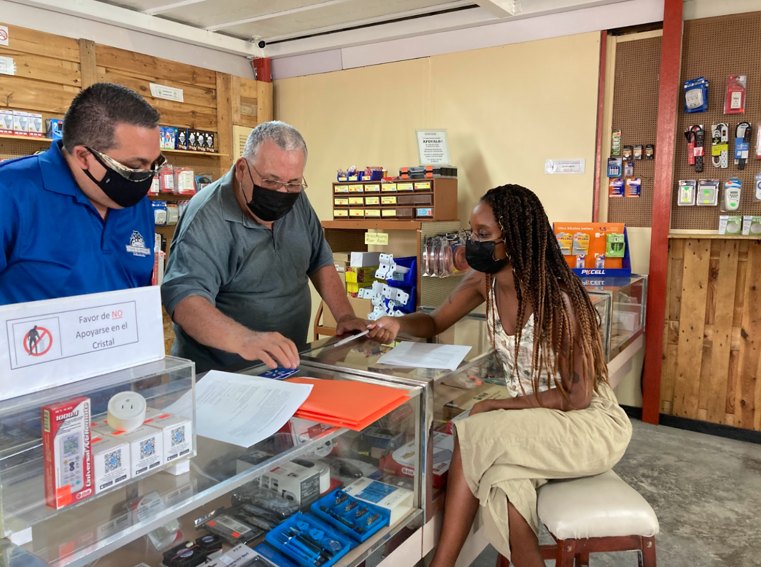 Survey data collection in a hardware store in Puerto Rico (2021)