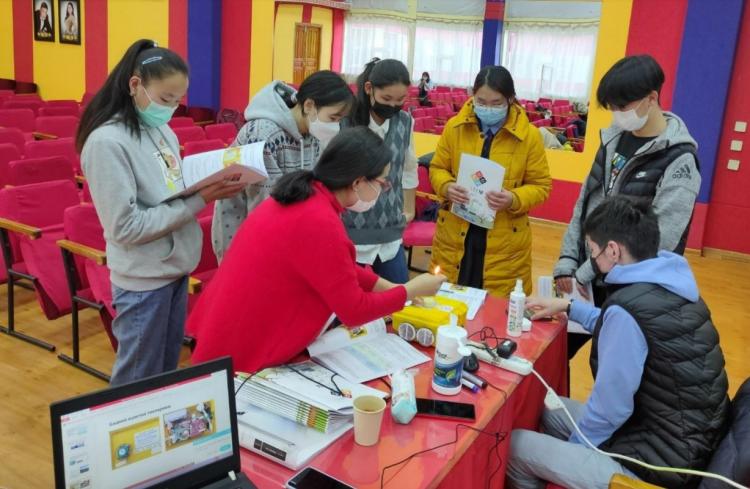 Students looking for specific sensor responses from air quality experiments in Mongolia using the YPod