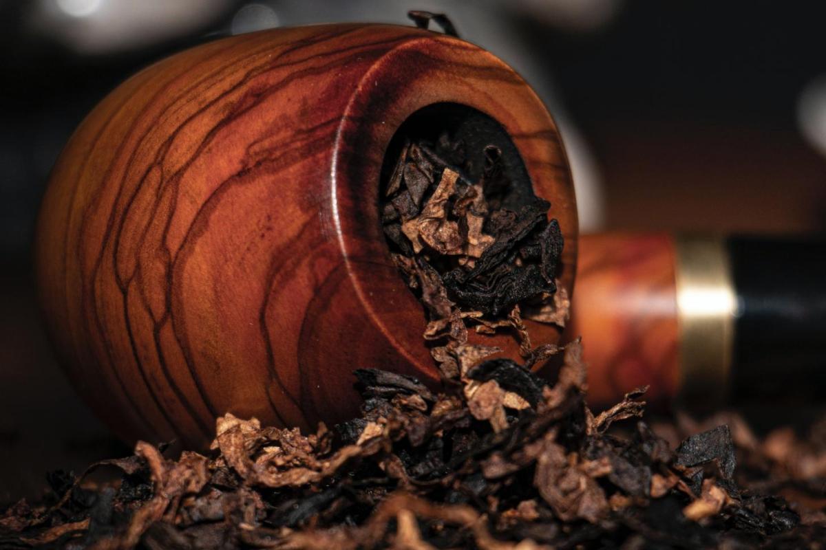 Tobacco and pipe