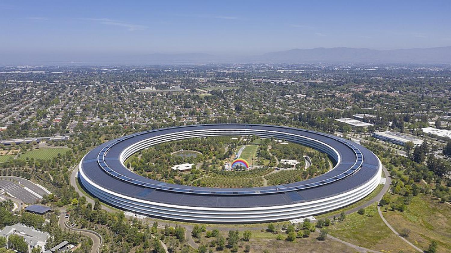 Apple Park aerial view by Arne Müseler / arne-mueseler.com / CC-BY-SA-3.0 (via Wikimedia Commons)