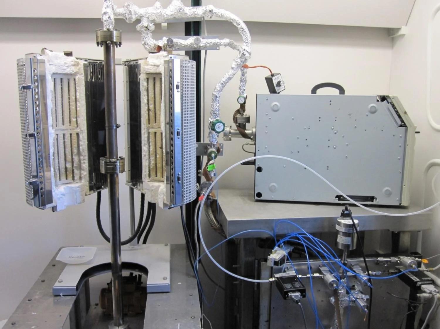 An image of a particle atomic layer deposition reactor.