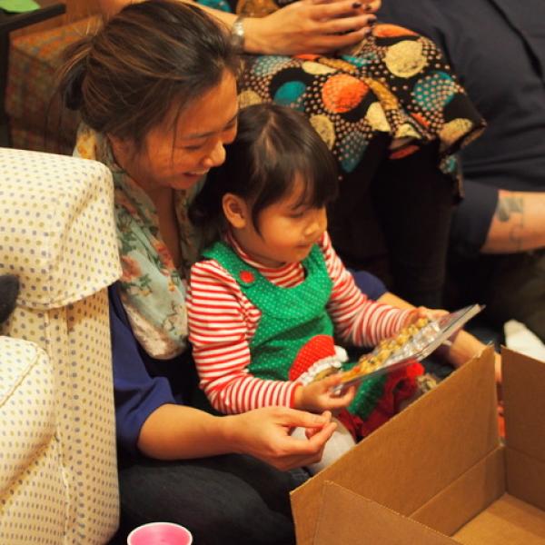 December-ween : Avery and Lisa open a white elephant (December 2017)