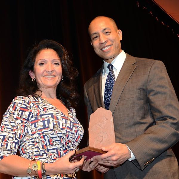 Franz Hardy ('00) presenting Michelle M. Lucero ('89) with the award for Distinguished Achievement - Corporate Counsel