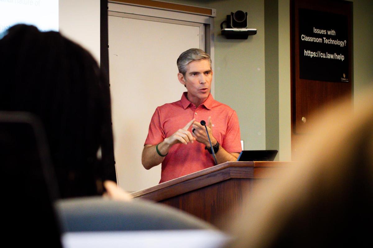 Joshua Widoff '95 teaching Real Estate Transactions.