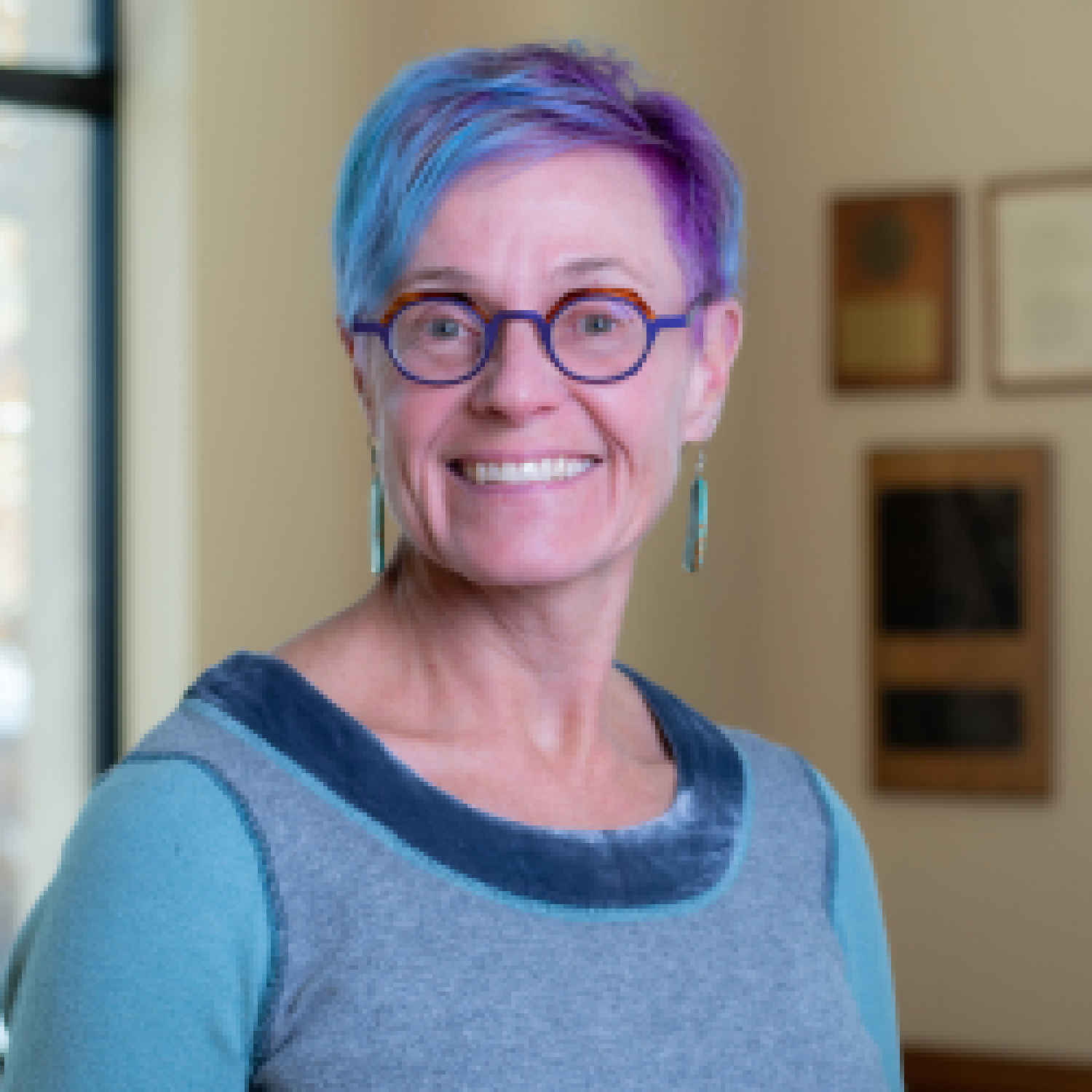 Deb Cantrell headshot